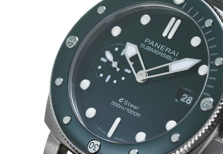 沛納海Submersible QuarantaQuattro eSteel Verde Smeraldo