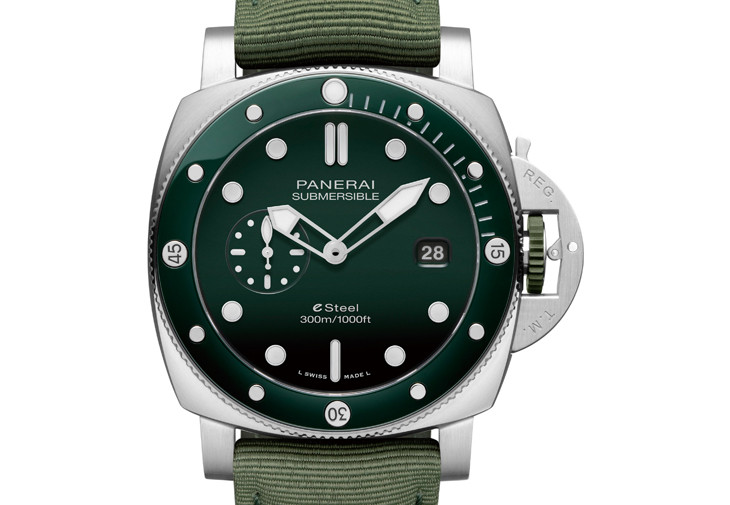 沛納海Submersible QuarantaQuattro eSteel