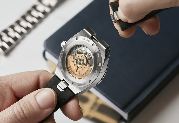 江詩丹頓VACHERON CONSTANTIN Overseas月相逆跳日曆腕錶