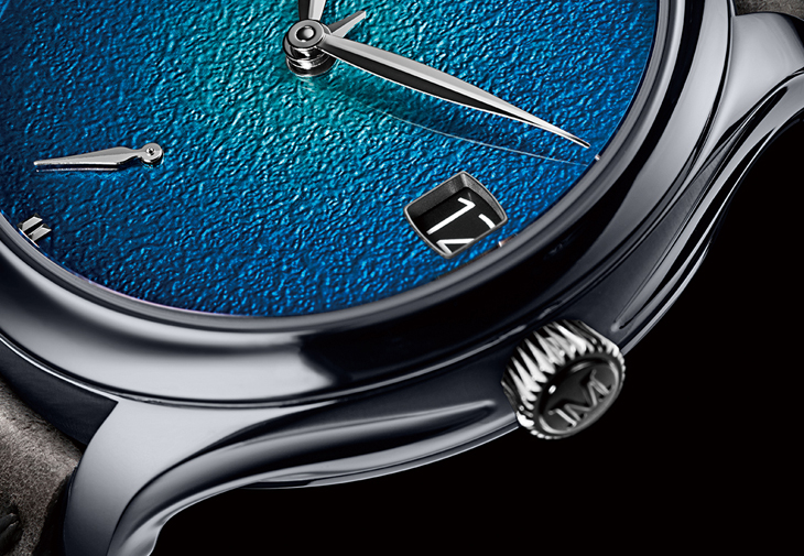 亨利慕時H. MOSER & CIE.勇創者萬年曆鉭金屬藍色琺瑯腕錶