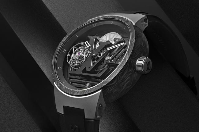 路易威登Tambour Curve Flying Tourbillon