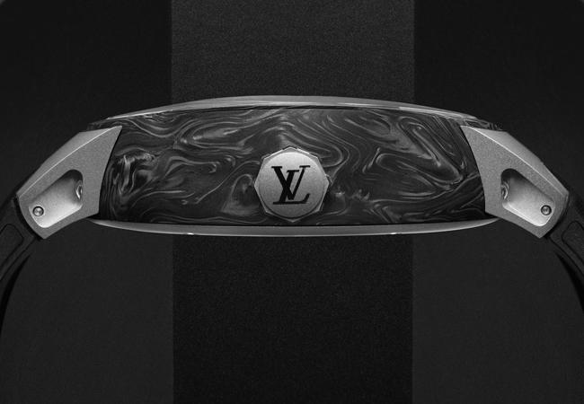 路易威登Tambour Curve Flying Tourbillon