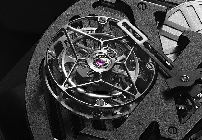 路易威登Tambour Curve Flying Tourbillon