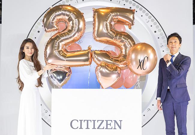 田馥甄特別準備生日禮盒致贈CITIZEN台灣分公司總經理渡邉将人,祝CITIZEN xC系列25週年生日快樂。