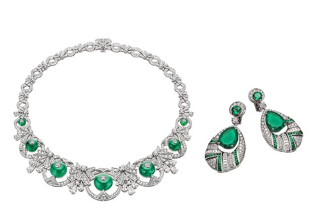 BVLGARI BAROCKO系列Illusionism頂級祖母綠與鑽石項鍊,型號265724(左)、BVLGARI BAROCKO系列Cupola頂級祖母綠與鑽石耳環,型號267272(右)。