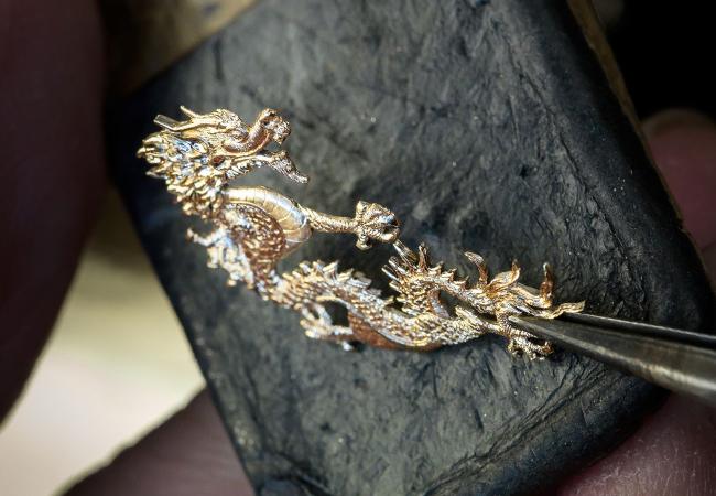 亞諾表ARNOLD&SON Ultrathin Tourbillon Dragon & Phoenix超薄陀飛輪龍鳳戲珠腕錶