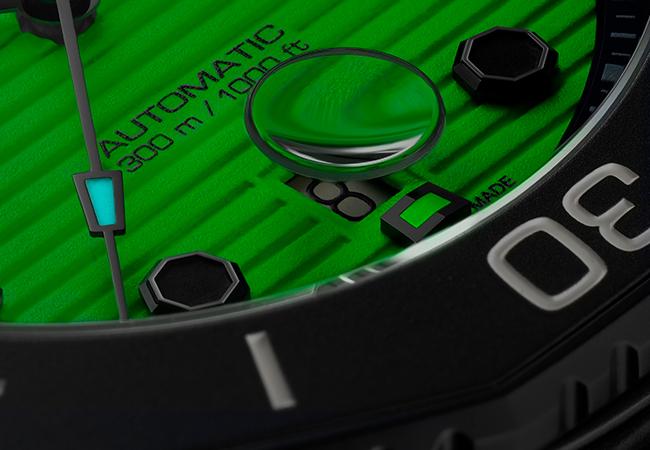 泰格豪雅TAG Heuer Aquaracer Professional 300米Night Diver夜潛者腕錶