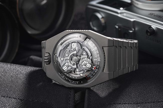 URWERK UR-100V Full Titanium Jacket限量錶