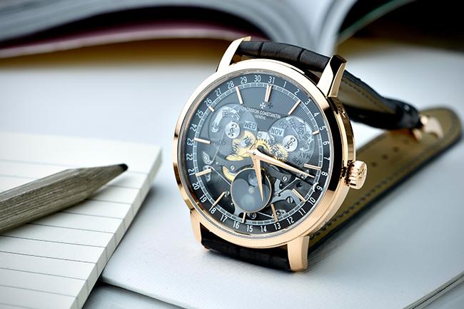 江詩丹頓VACHERON CONSTANTIN Traditionnelle全日曆鏤雕腕錶