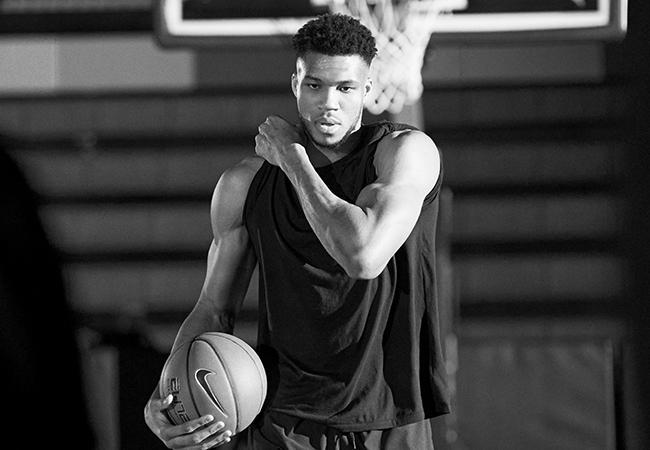 百年靈形象代言人揚尼斯·安戴托昆波(Giannis Antetokounmpo)