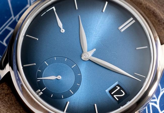 亨利慕時H. Moser & Cie.勇創者萬年曆電光藍腕錶