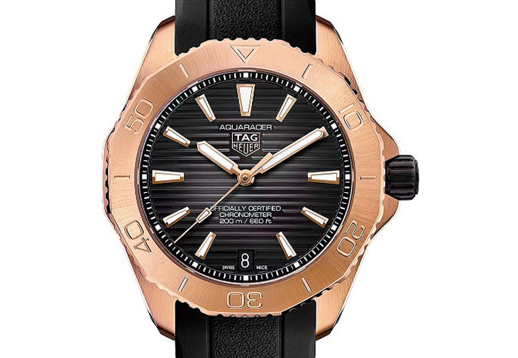泰格豪雅TAG HEUER Aquaracer Professional 200