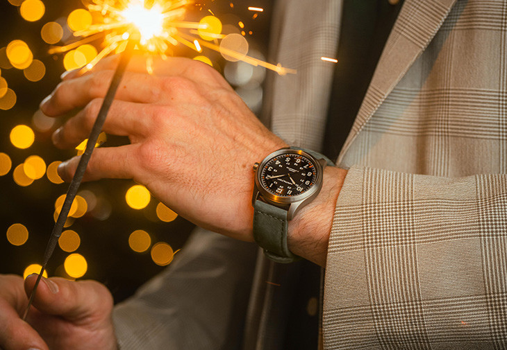 卡其陸戰系列Titanium 38毫米自動上鍊腕錶