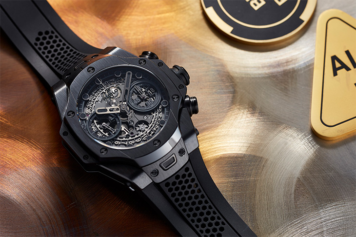 搶眼的蜂巢狀鏤空與酷黑配色／HUBLOT Big Bang Unico SR_A黑陶瓷限量腕錶