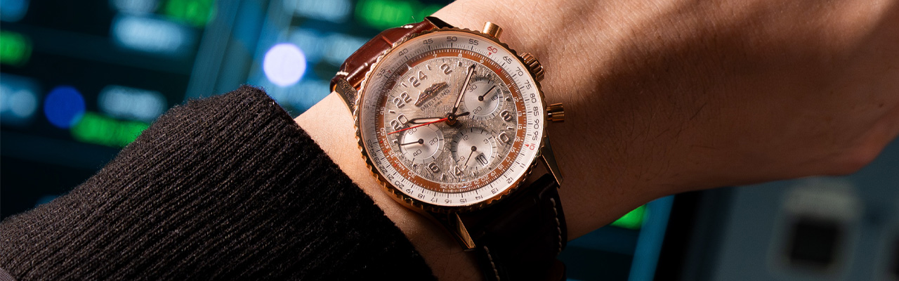 BREITLING百年靈 ×  STARLUX Airlines星宇航空Navitimer B02 Chronograph 41 Cosmonaute STARLUX Airline Edition聯名腕錶