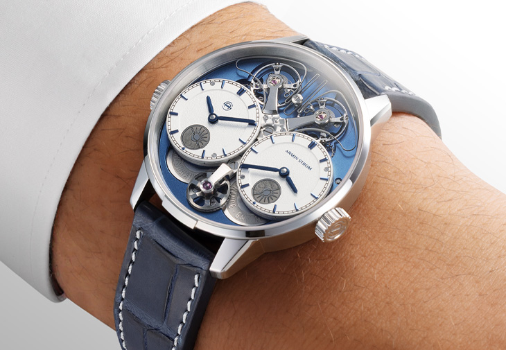 ARMIN STROM「Out of the Blue」雙時區 GMT 共振自製機芯藍色腕錶