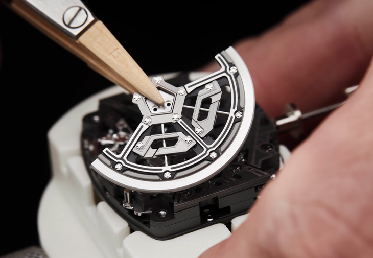 RICHARD MILLE RM 65-01 ⾃動上鍊雙秒追針計時碼錶沙⾊Quartz TPT⽯英纖維款