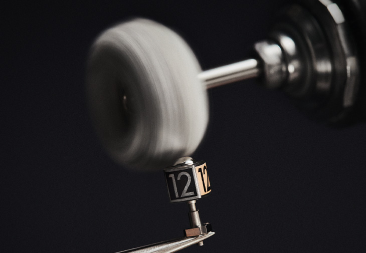 LOUIS VUITTON路易威登Tambour Spin Time