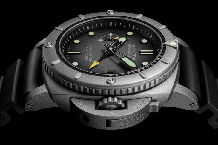 沛納海體驗版首次使用 Afniotech鉿金屬，PANERAI Submersible Navy SEALs Afniotech PAM01089 兩地時間腕錶