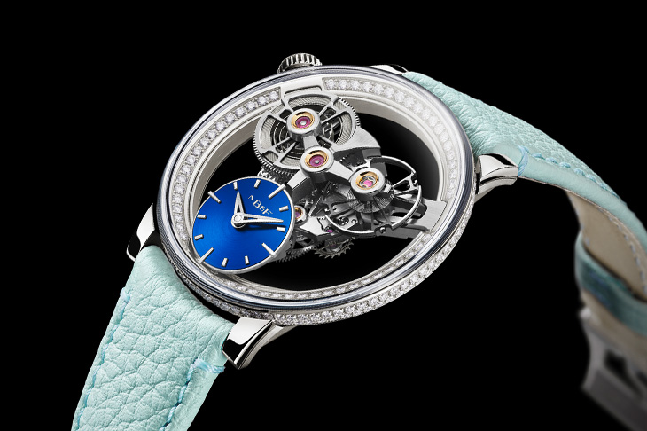 255顆鑽石點亮反重力懸浮舞台，MB&F SP One Pavée把三圓機芯做成腕間劇場