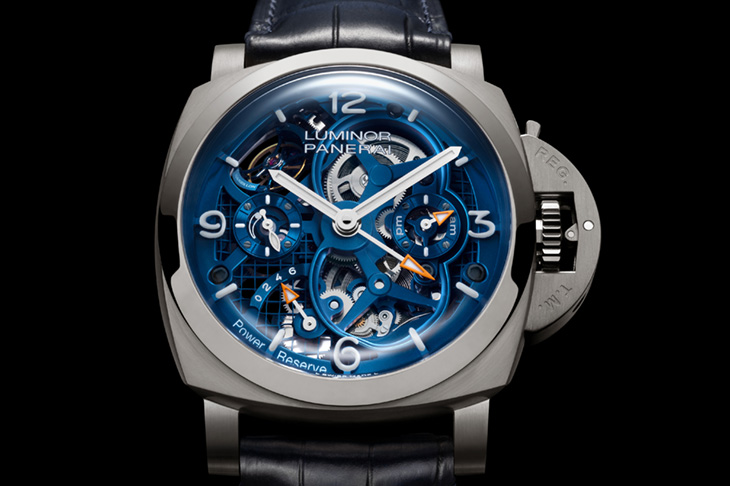 沛納海Luminor Tourbillon PAM01784，以鈦金屬打造輕盈的大尺寸兩地時間陀飛輪腕錶