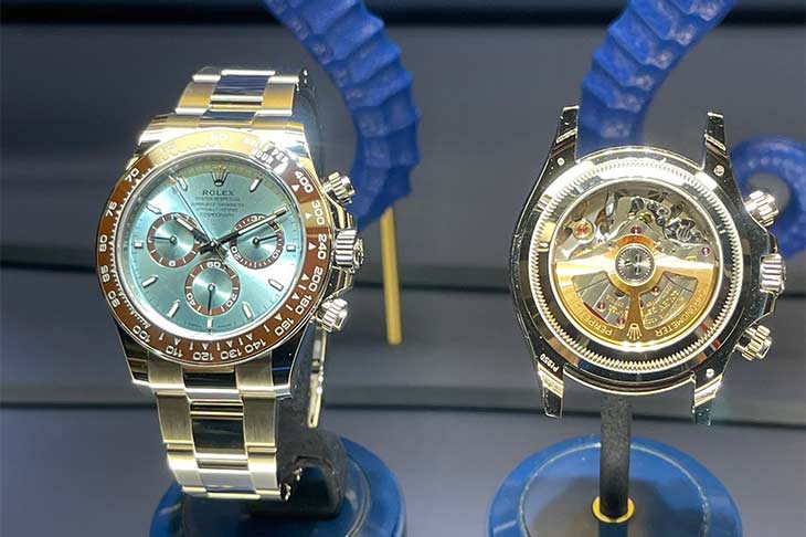 2023勞力士新品重點一次看！透明底蓋新機芯鉑金迪通拿與薄型化機芯Perpetual 1908