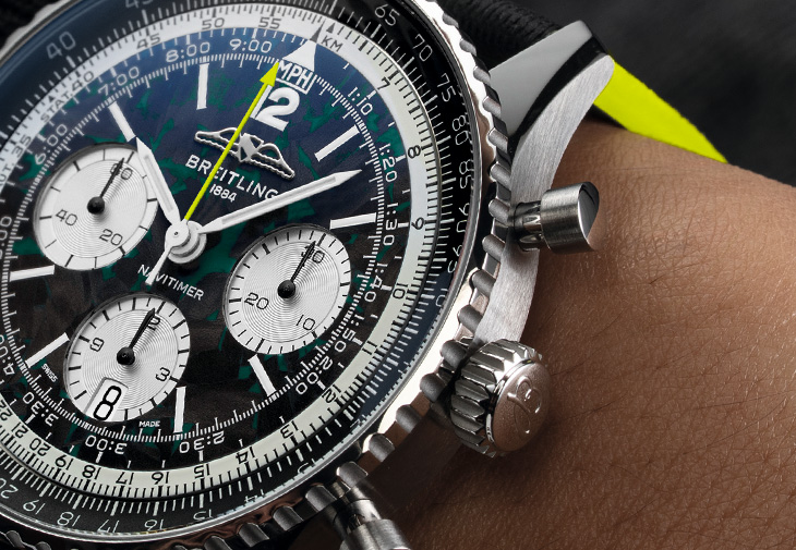 BREITLING百年靈Navitimer B01 Chronograph 43 Aston Martin Aramco Formula One™ Team聯名腕錶