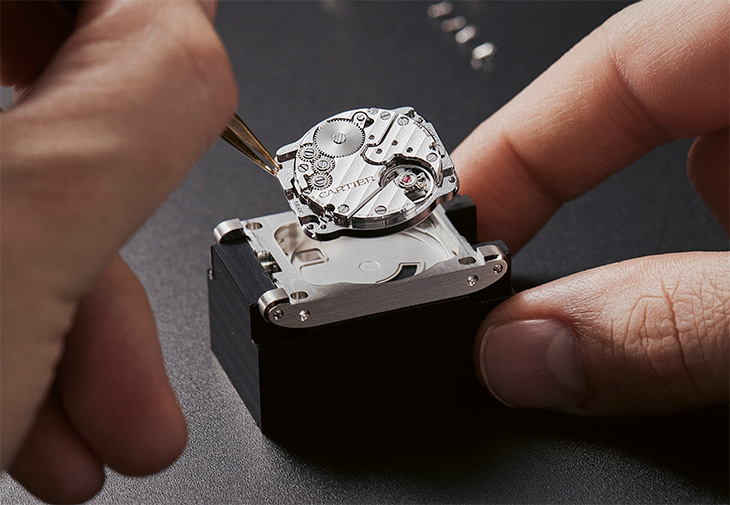 CARTIER Tank à Guichets 跳時