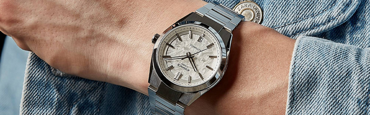 卡西歐CASIO EFK-100系列「鍛造碳」機械腕錶