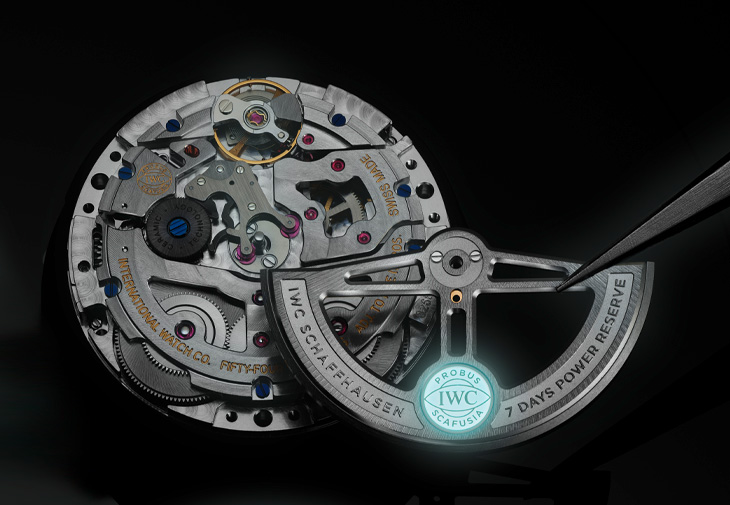 IWC萬國錶大型飛行員Ceralume®夜光陶瓷萬年曆腕錶