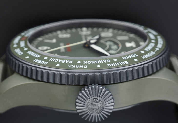 萬國錶IWC飛行員系列Top Gun海軍空戰部隊世界時間腕錶「森林地」特別版
