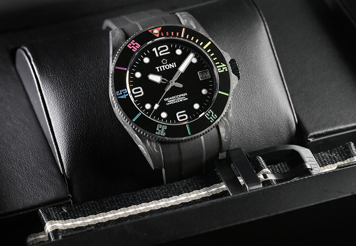 TITONI Seascoper CarbonTech腕錶