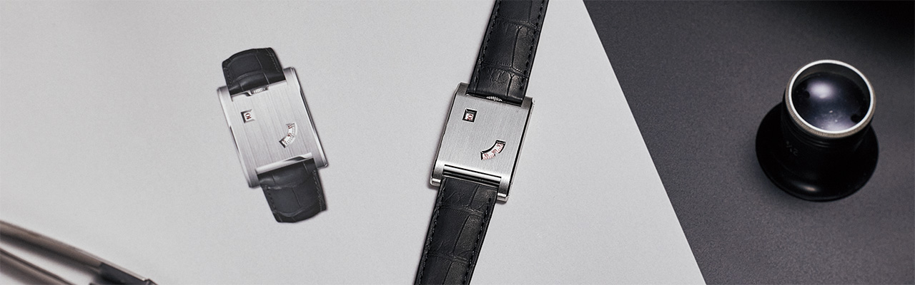 CARTIER Tank à Guichets 跳時