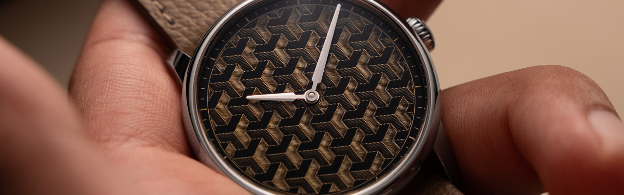 LOUIS ERARD Métiers d’Art Fil d’Or 金線刺繡限量腕錶