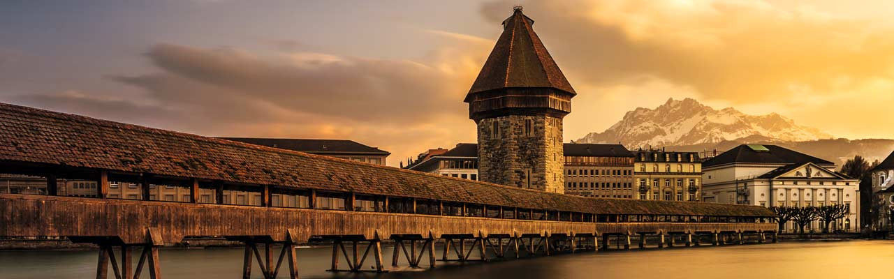 CARL F. BUCHERER寶齊萊發源地琉森Luzern的卡佩爾廊橋與八角塔。