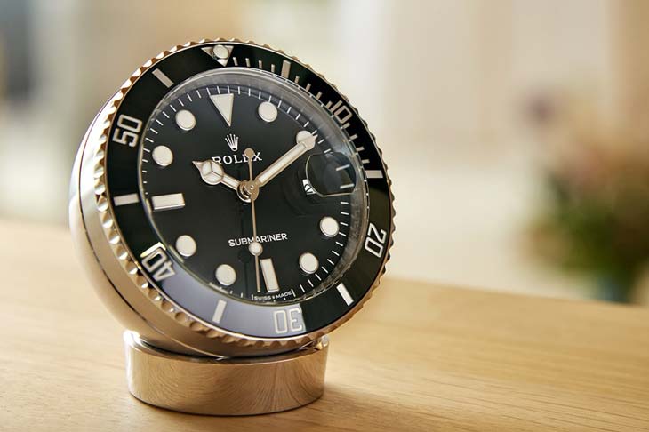 首見ROLEX「世俗萬年曆」！勞力士潛航者型水鬼桌鐘 Ref. 909010LN