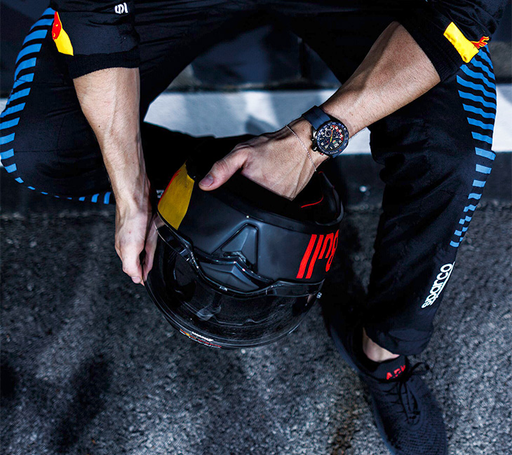 TAG Heuer泰格豪雅TAG Heuer Formula 1 x甲骨文紅牛車隊限量版計時腕錶