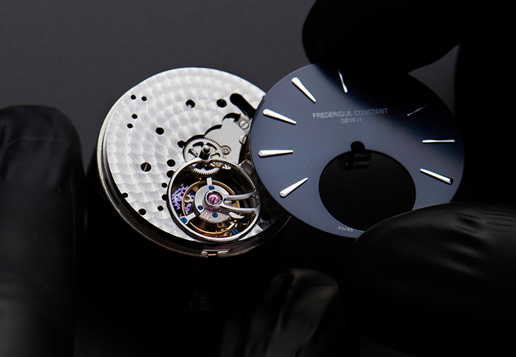 康斯登Classics Tourbillon Manufacture百年典雅陀飛輪精鋼腕錶