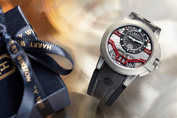 時髦繽紛的撞色新裝／HARRY WINSTON Ocean Zalium Variation大日期腕錶