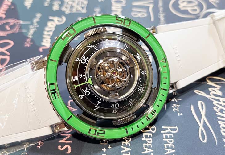 以水母為靈感的MB&F HM7 Ti Green。