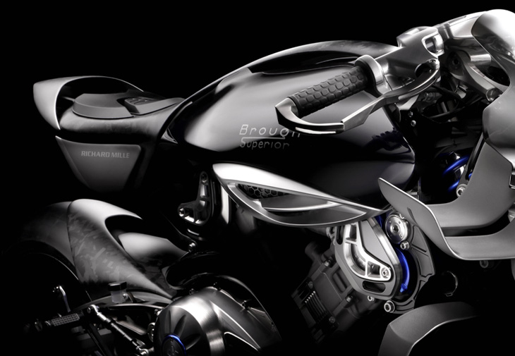 RICHARD MILLE Brough Superior聯名RMB01競速摩托車