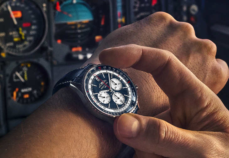 BREITLING百年靈Navitimer B01 Chronograph 43 Tribute to Concorde計時腕錶