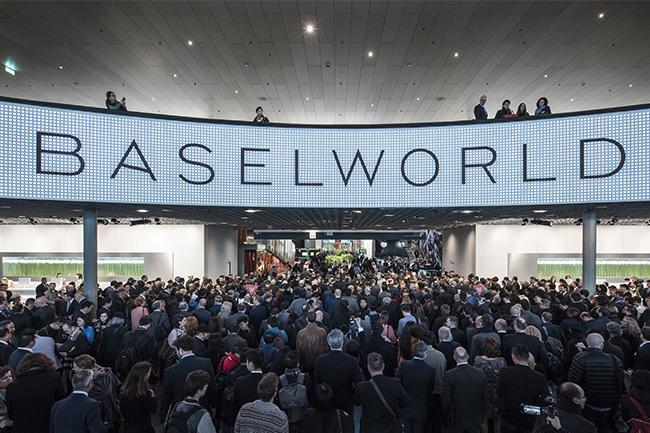 高價品牌的佛心錶款到底都賣給誰了？ 