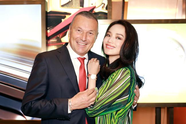 2018巴塞爾鐘錶展　寶格麗代言人舒淇佩戴LVCEA TUBOGAS光環腕錶閃耀