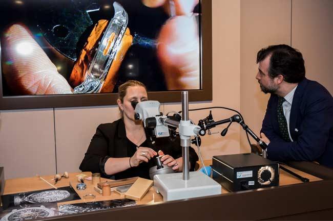 百達翡麗金雕工藝  刻劃出美妙線條