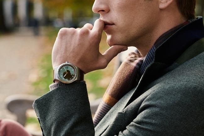 英倫紳士風的 SWATCH X Hackett 機械錶