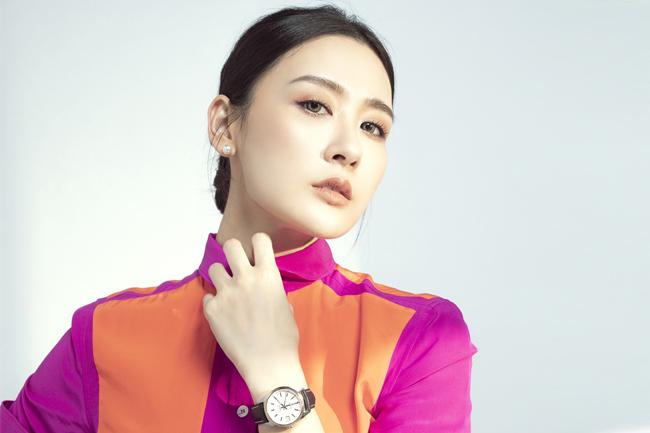 巾幗不讓鬚眉 TITONI Cosmo 828 時尚登台