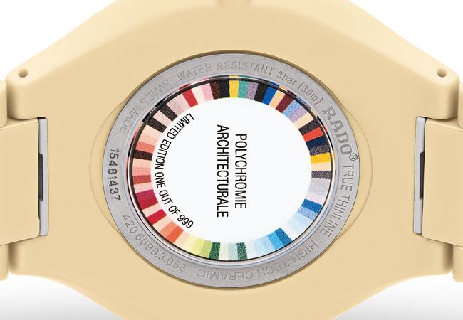 靈感取自建築師柯比意推出的純粹色彩集錶背