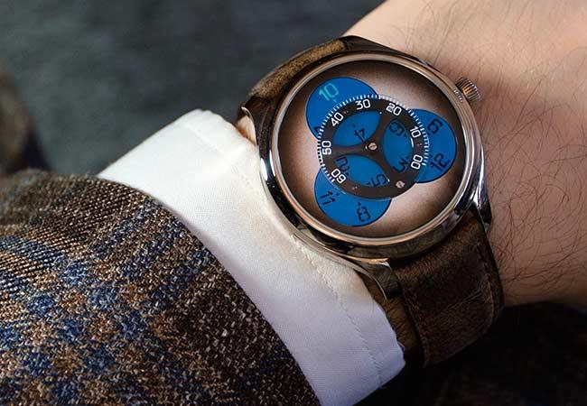 H.MOSER & CIE 勇創者Flying Hours。直徑42.0 mm 18K白金錶殼