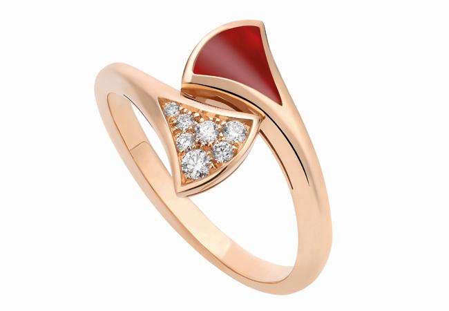 BVLGARI Divas’ Dream系列玫瑰金紅玉髓鑲鑽戒指